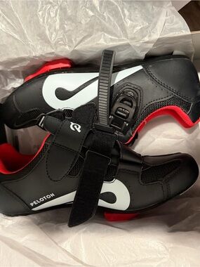 Peloton Black and Red Cycling Shoes - 39
